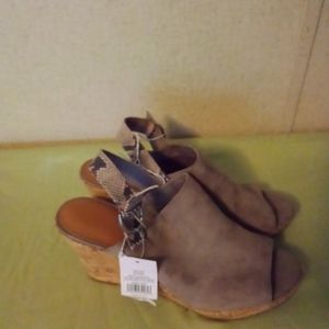 Universal Thread shoes
